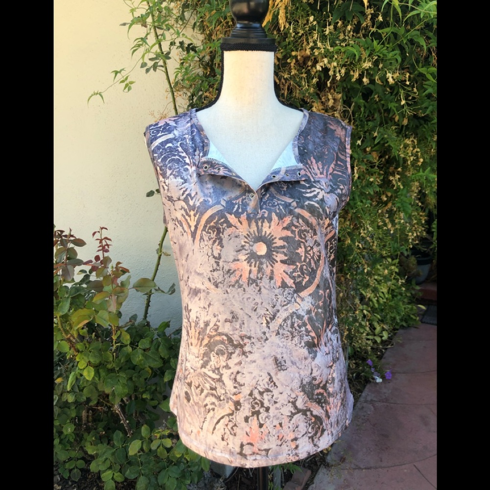 Ladies M top